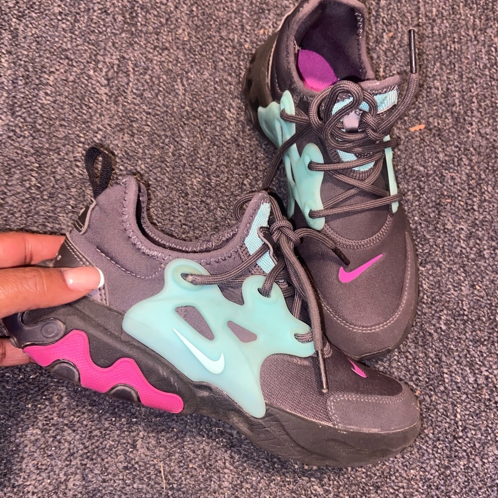 Girls Nike presto sneakers
